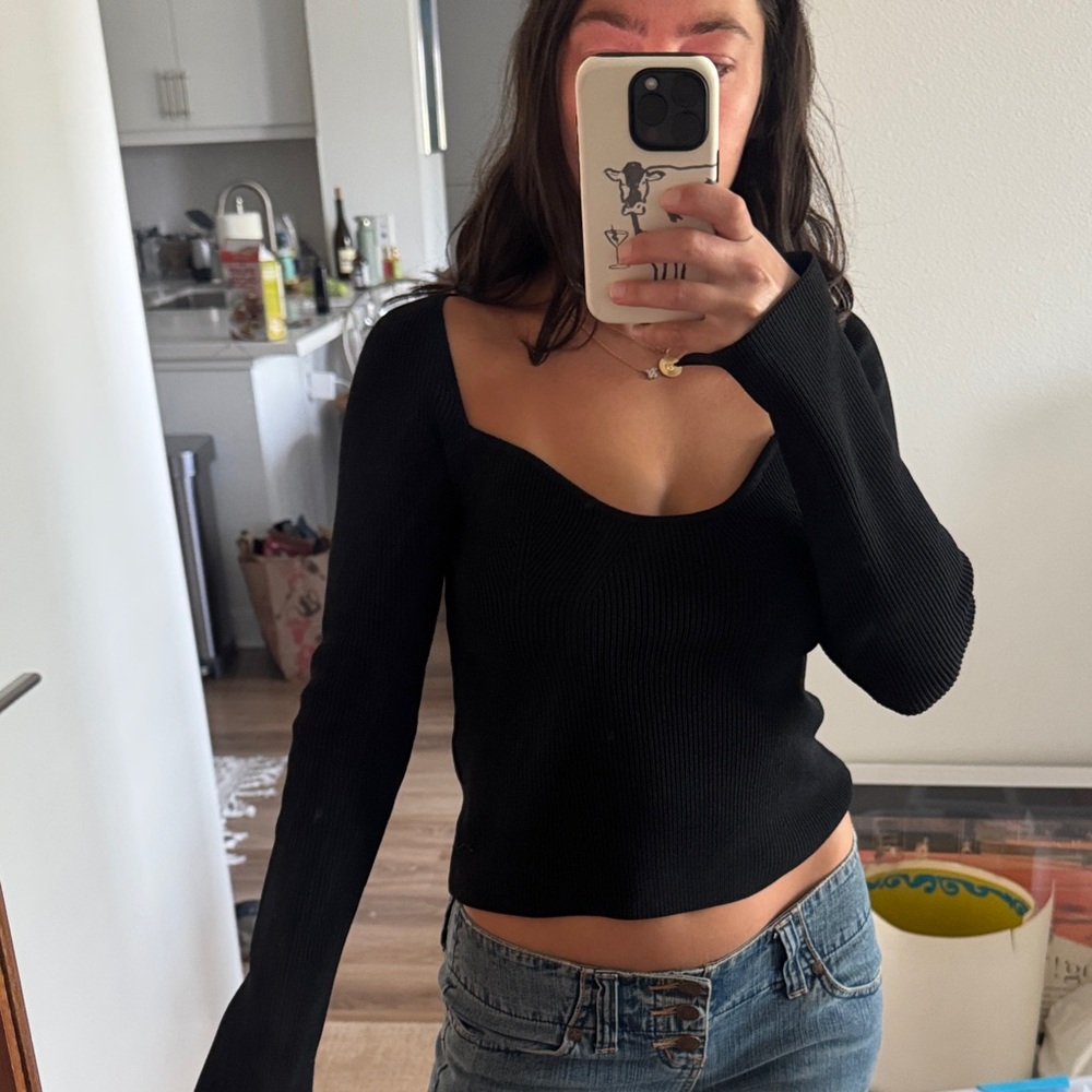 DISSH Elegant Black Knit Sweater